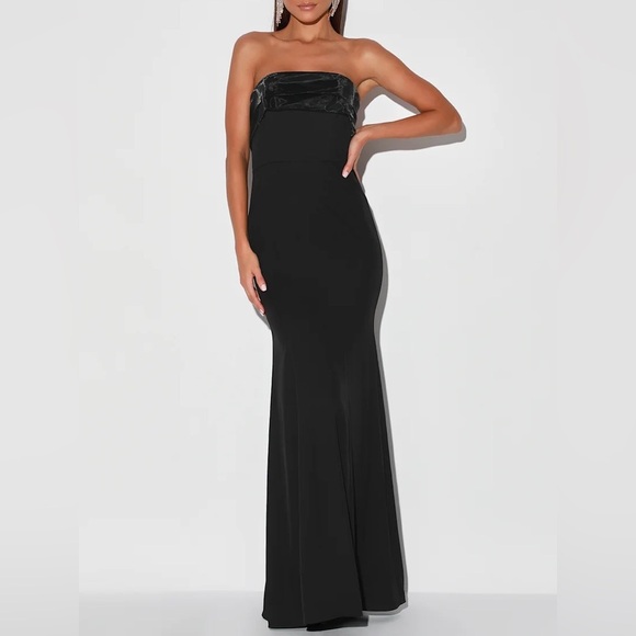 Lulus Dresses & Skirts - Lulus Size 2 Elegant Dress Brilliantly Bold Black Strapless Mermaid Maxi Dress